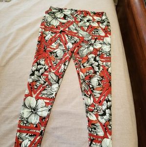 LuLaRoe Tall & Curvy Leggings